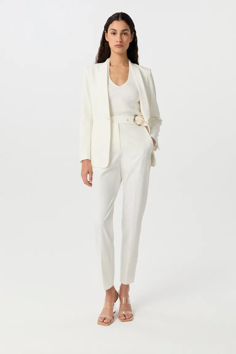 Blazer largo de crepe elastizado con solapa tipo smoking y calce ajustado de Markova en Blazers para argentina