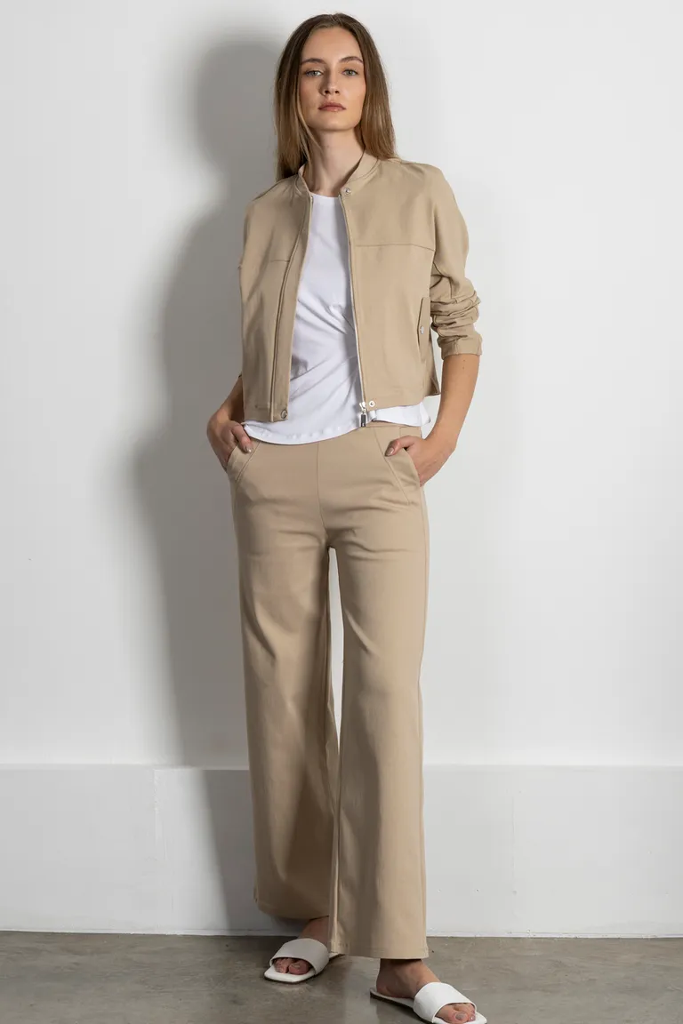 Chaqueta beige de corte cuadrado con cuello mao y cierre de cremallera de Kill en Chaquetas para argentina
