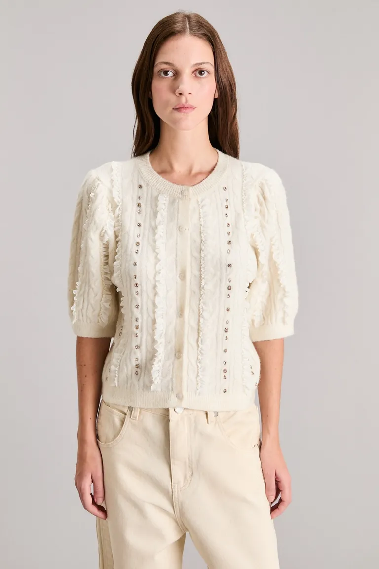 Cardigan de tejido romántico con diseños de trenzas y aranes de Kosiuko en Buzos y Sweaters para argentina