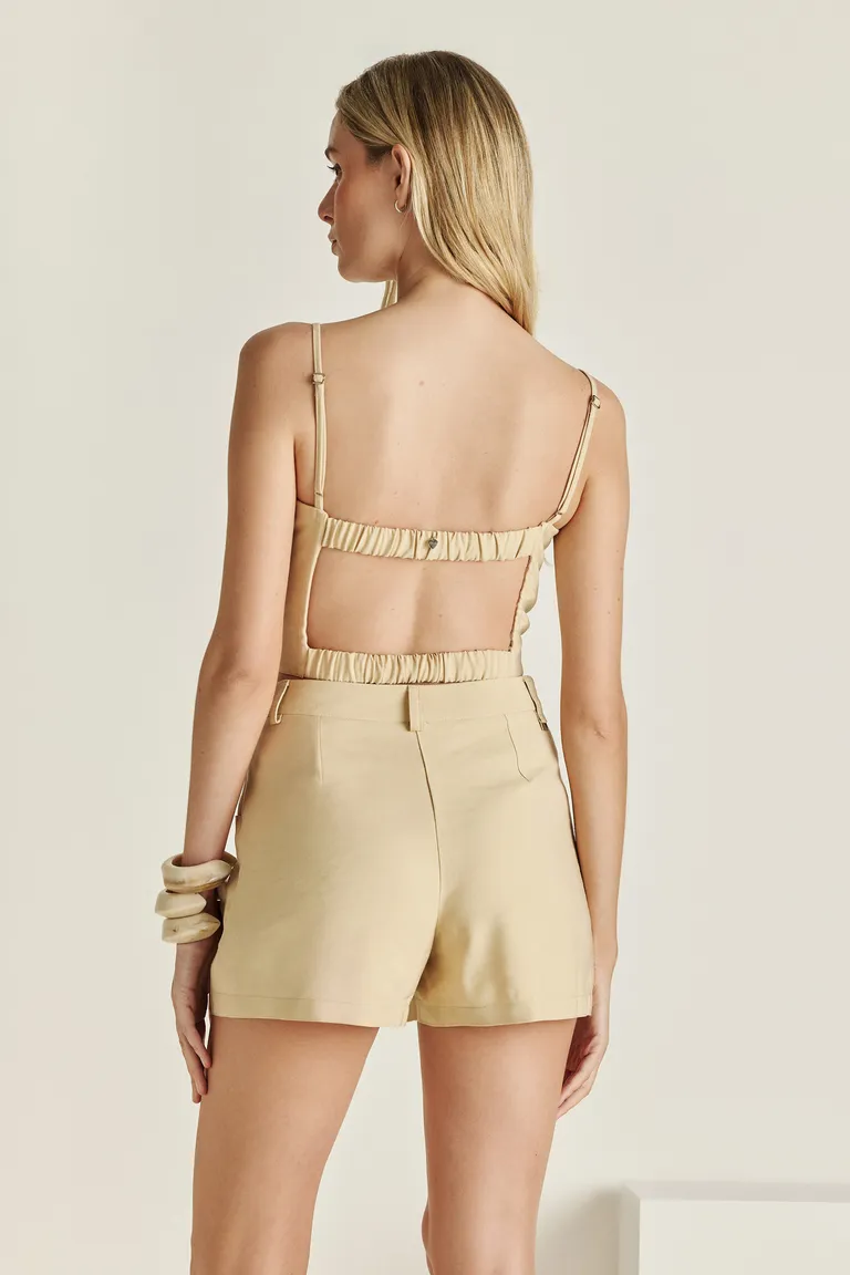 Top confeccionado en material sastre con lazo y pasador exclusivo de Tucci en Tops para argentina