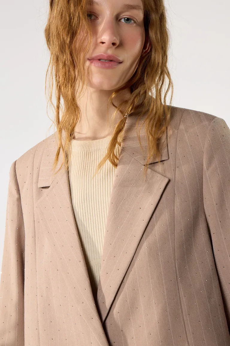 Blazer oversize de tela sastrera con patrón de rayas y hotfix de Cuesta Blanca en Blazers para argentina