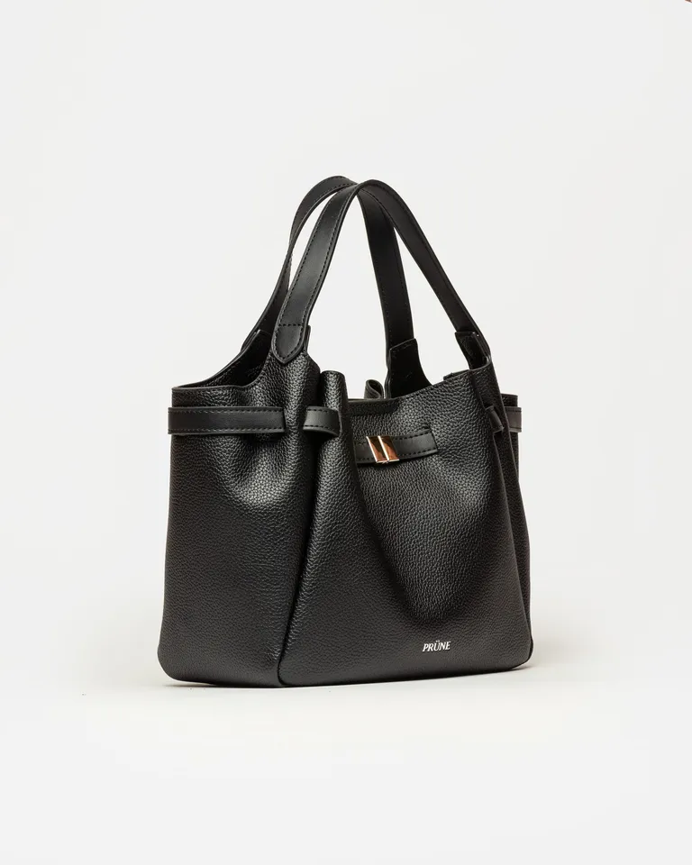 Cartera de mano con manijas dobles y detalle de cinturón con hebilla frontal de Prüne en Bolsos y Carteras para argentina
