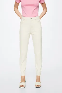 Jeans mom confort tiro alto de Mango en Pantalones para argentina
