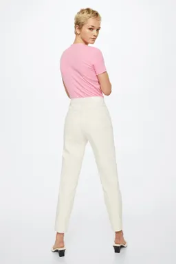 Jeans mom confort tiro alto de Mango en Pantalones para argentina