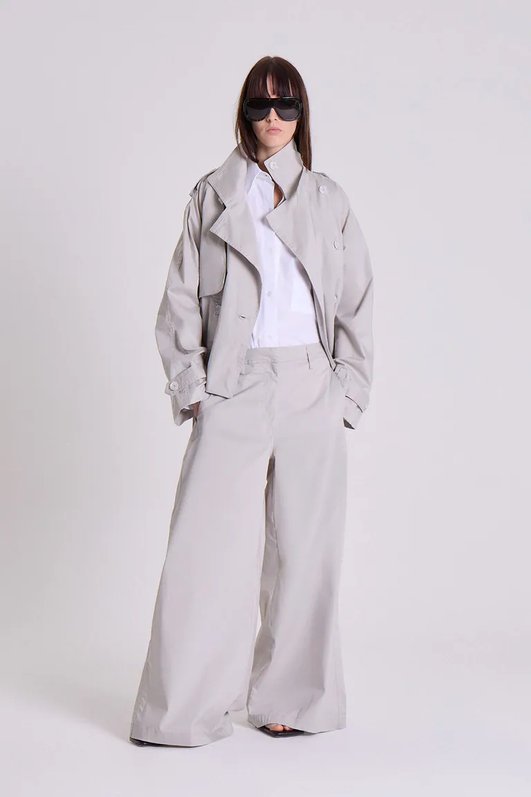Pantalón de tiro alto y pierna ancha para mujer en un elegante tono gris cemento de Maria Cher en Pantalones para argentina