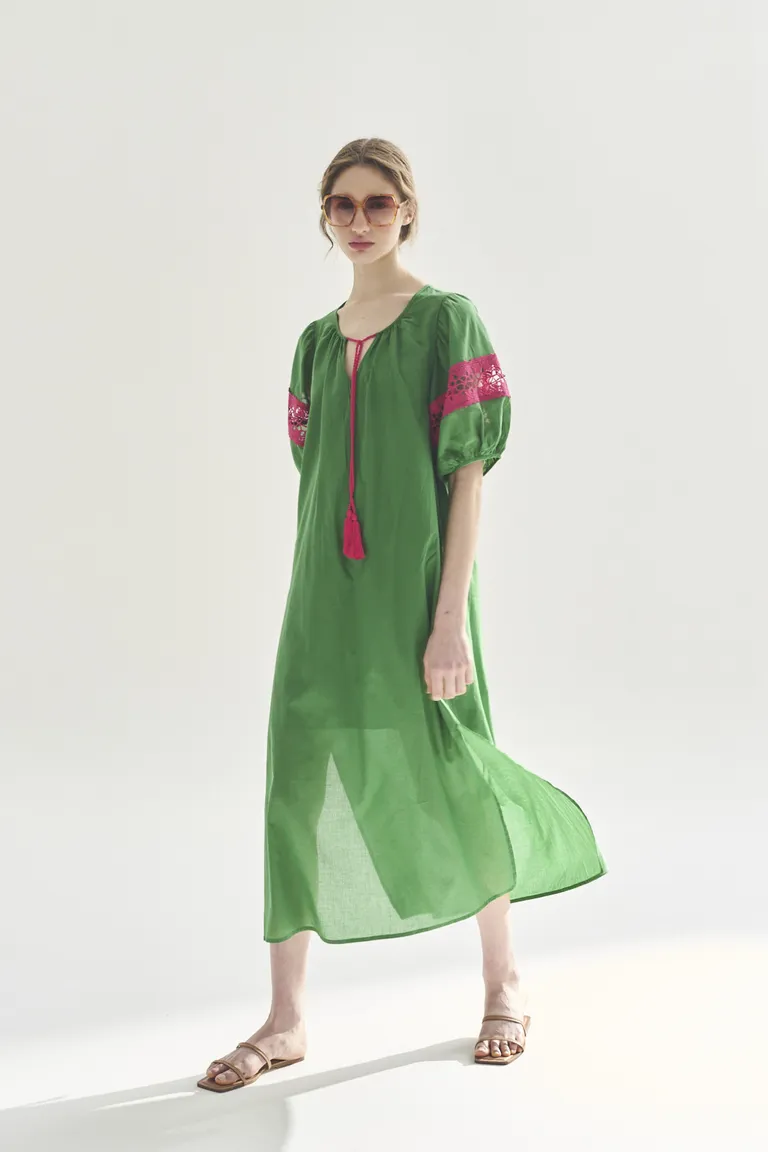 Elegante vestido largo en color verde con bordados distintivos de Akiabara en Vestidos para argentina