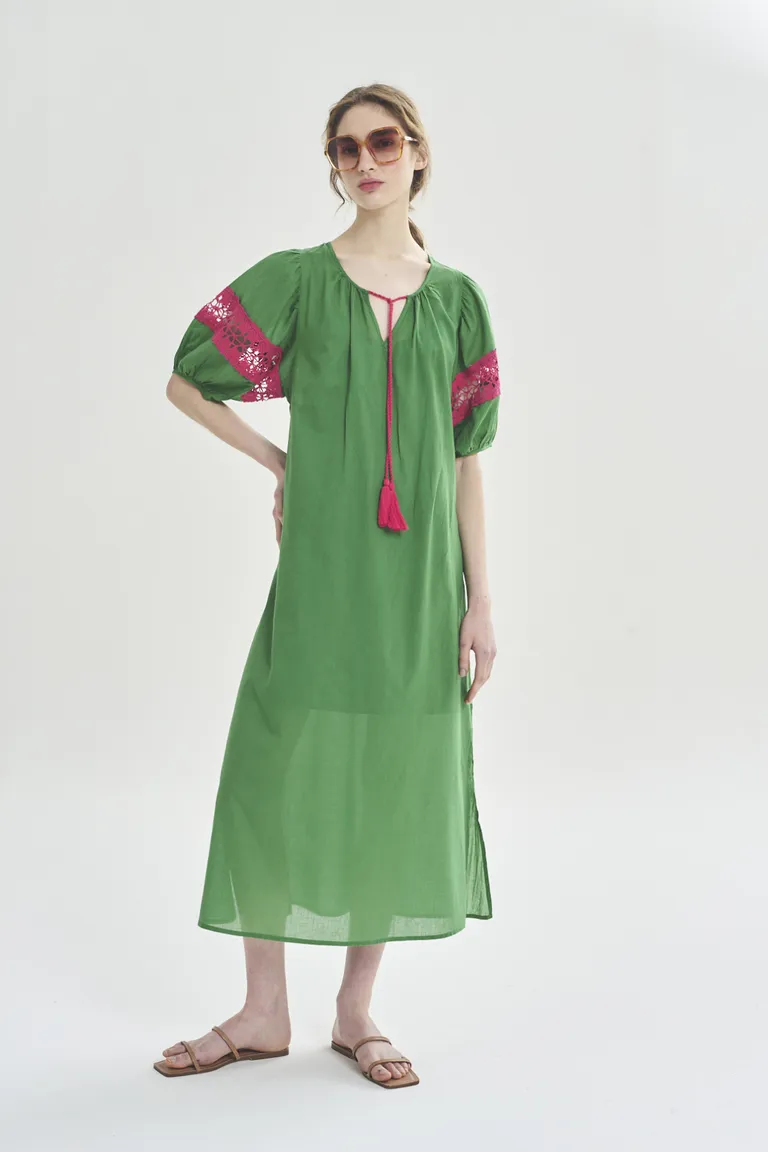 Elegante vestido largo en color verde con bordados distintivos de Akiabara en Vestidos para argentina