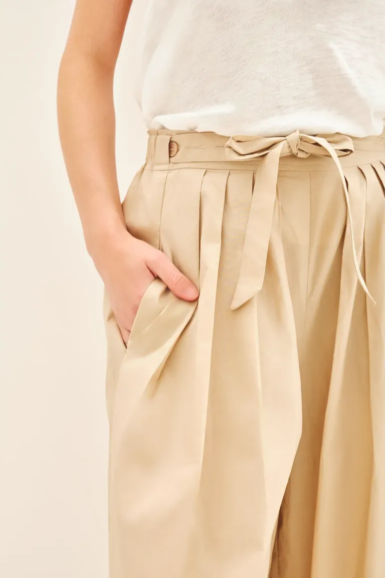 Pantalón recto de pierna ancha con lazo en cintura - Prenda versátil y de línea estilizada de Rapsodia en Pantalones para argentina