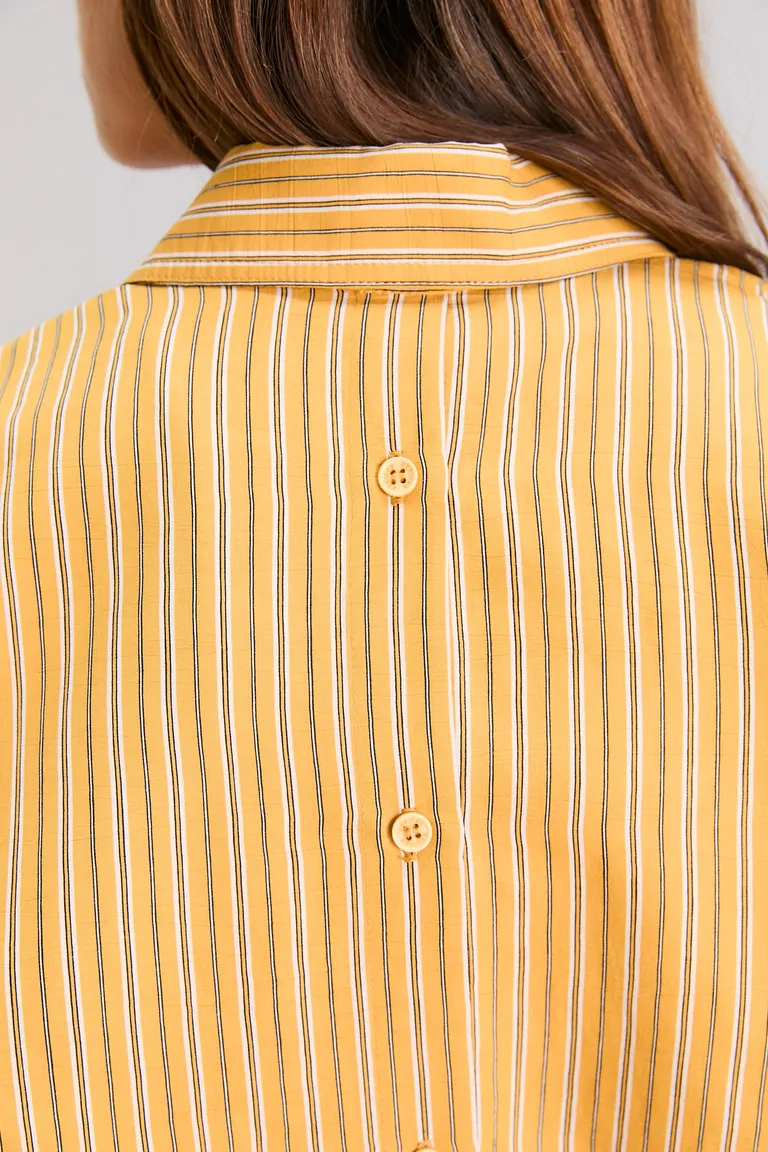 Camisa Oversize de Mangas Largas con Detalles de Remache y Cartera de Kosiuko en Camisas para argentina