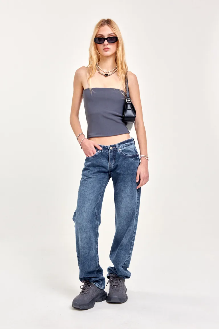 Top strapless gris de diseño ajustado al cuerpo con acabados simples y elegantes de 47 Street en Tops para argentina