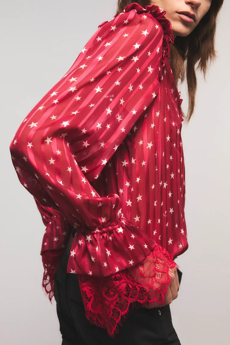 Camisa de mujer con estampado de estrellas y diseño diferencial de Kosiuko en Camisas para argentina