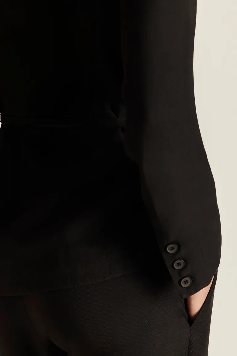 Saco sartorial femenino con detalles exclusivos y cintura ajustable de Tucci en Chaquetas para argentina