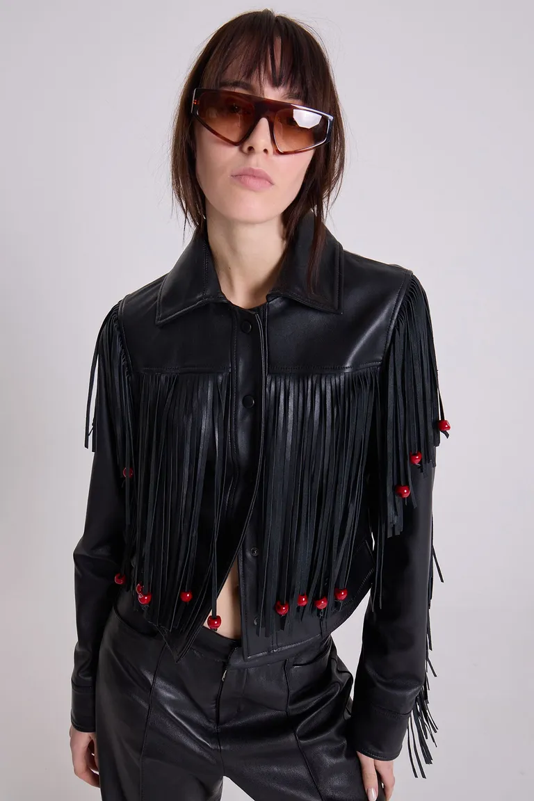 Chaqueta de cuero negra con flecos decorativos, diseño western versátil para mujer de Maria Cher en Chaquetas para argentina