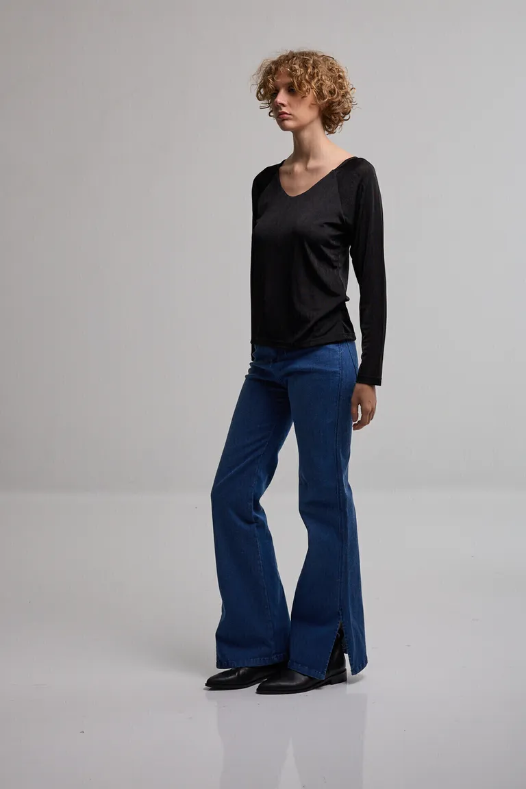 Remera manga larga con cuello redondo para mujer de corte clásico y versátil de Kill en Remeras para argentina