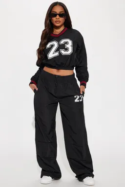 Conjunto pantalón rompevientos de Fashion Nova en Pantalones para argentina