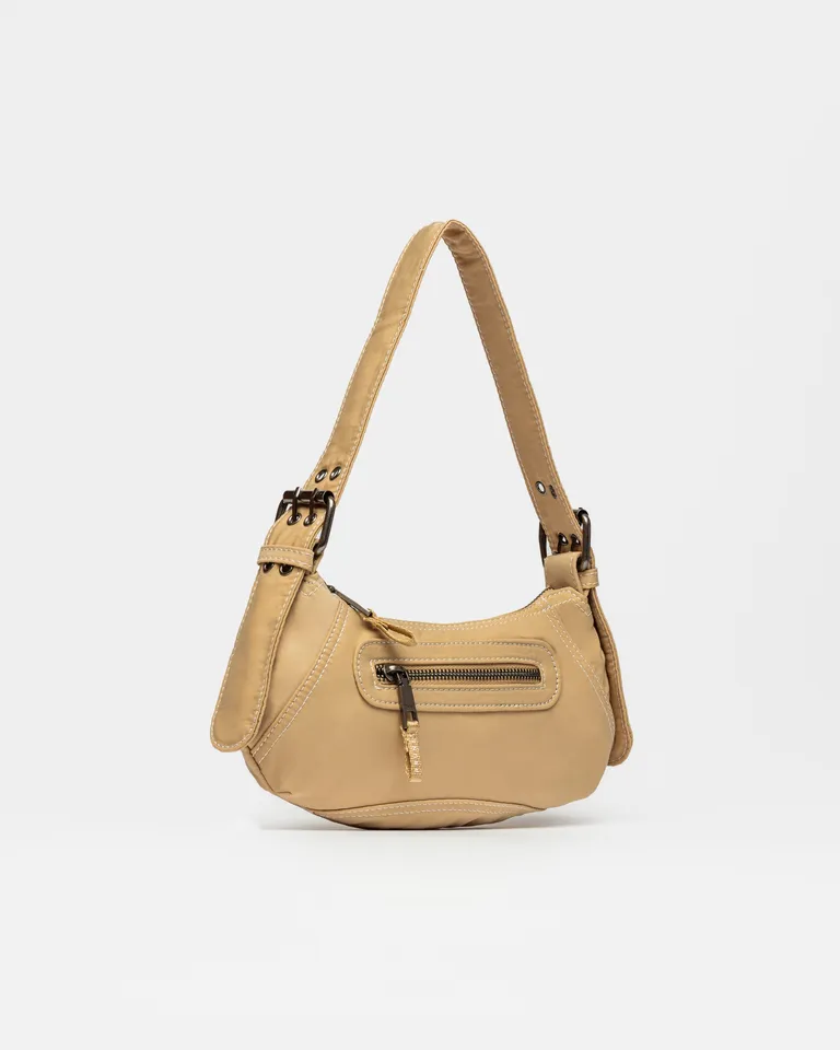 Cartera al hombro Hamptons de nylon con bolsillos y regulación de asas de Prüne en Bolsos y Carteras para argentina