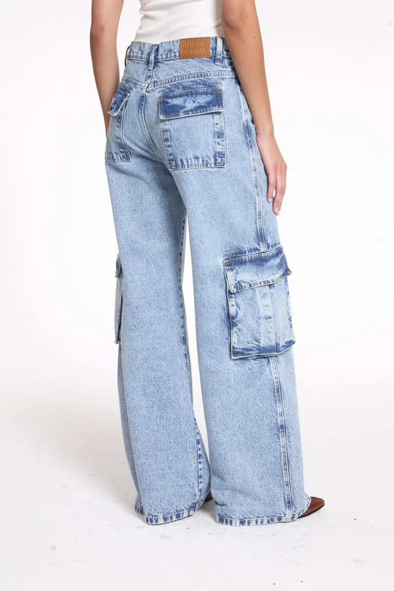 Pantalones cargo de tiro medio con bolsillos laterales en denim azul claro de Justaosadia en Pantalones para argentina