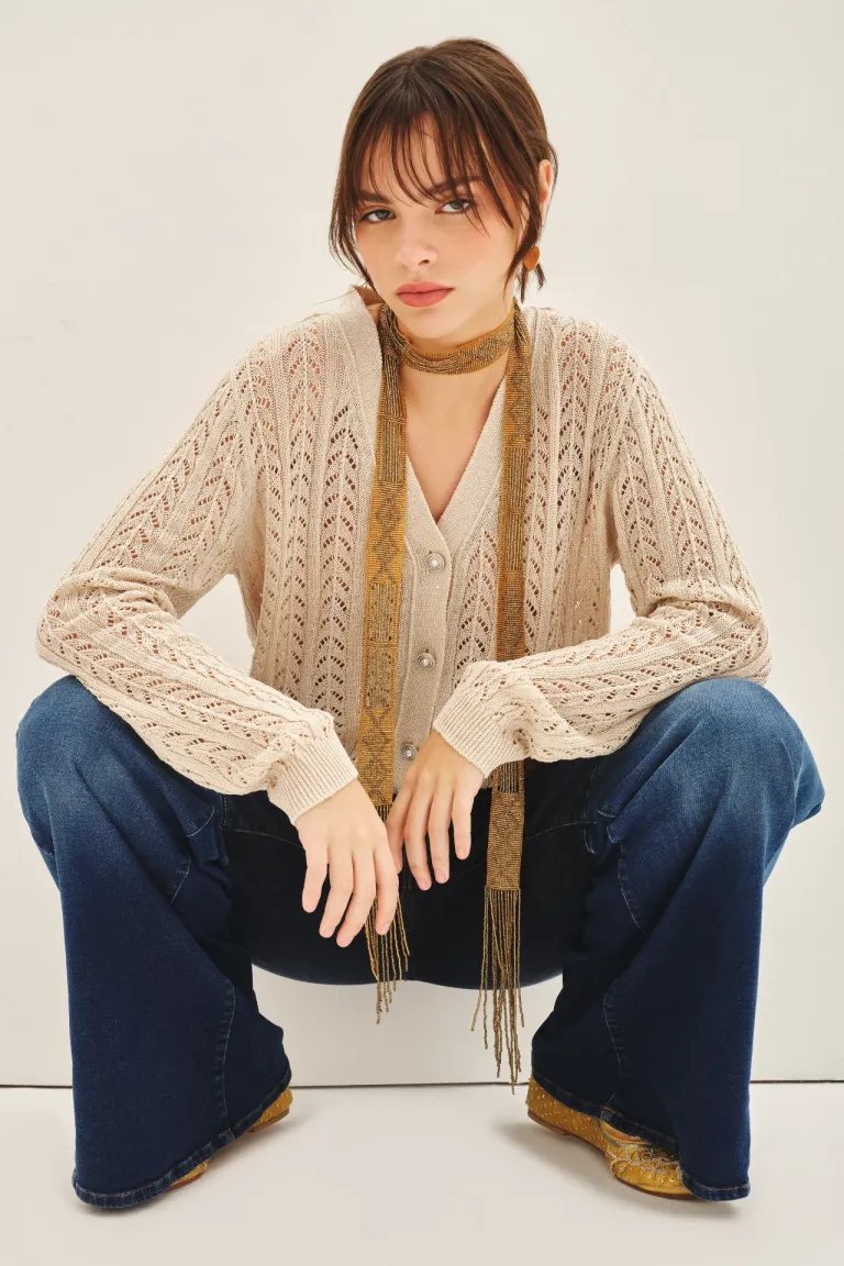 Cardigan liviano y versátil en punto desagujado para un look elegante y cómodo de Rapsodia en Buzos y Sweaters para argentina