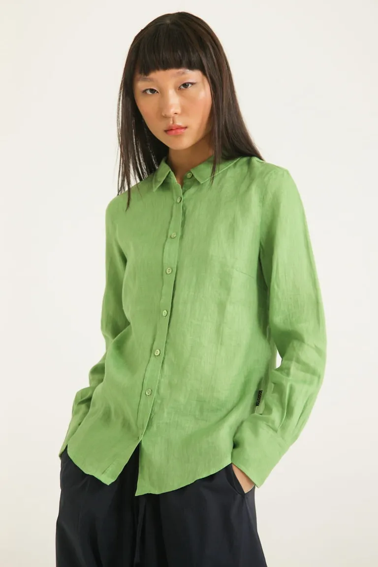 Camisa de lino de corte clásico con detalles elegantes de Las Pepas en Camisas para argentina