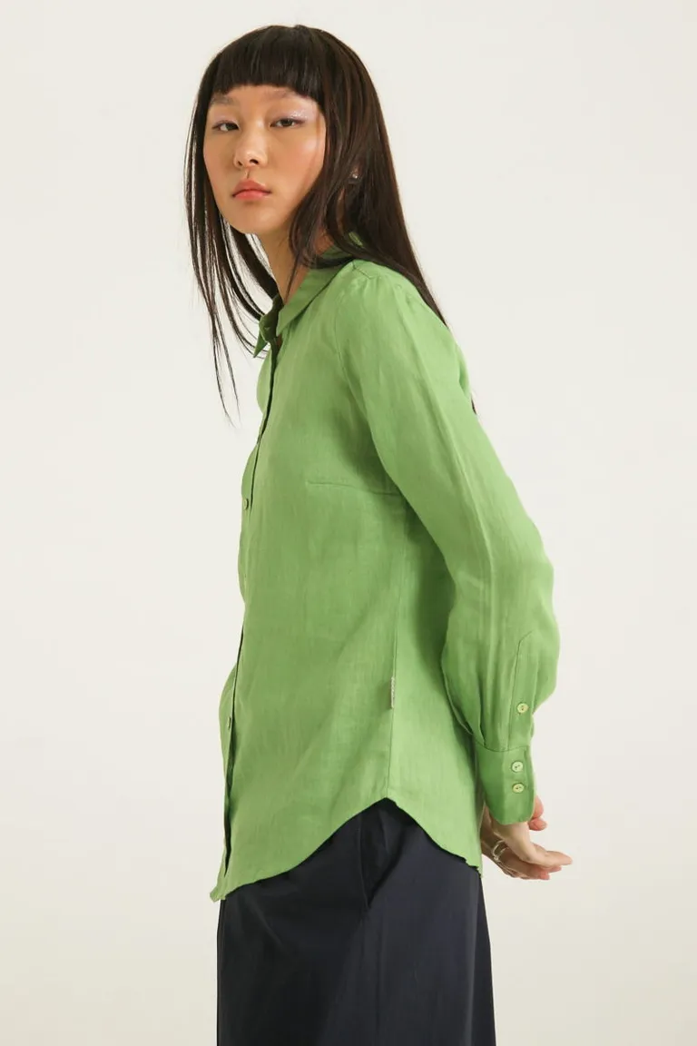 Camisa de lino de corte clásico con detalles elegantes de Las Pepas en Camisas para argentina