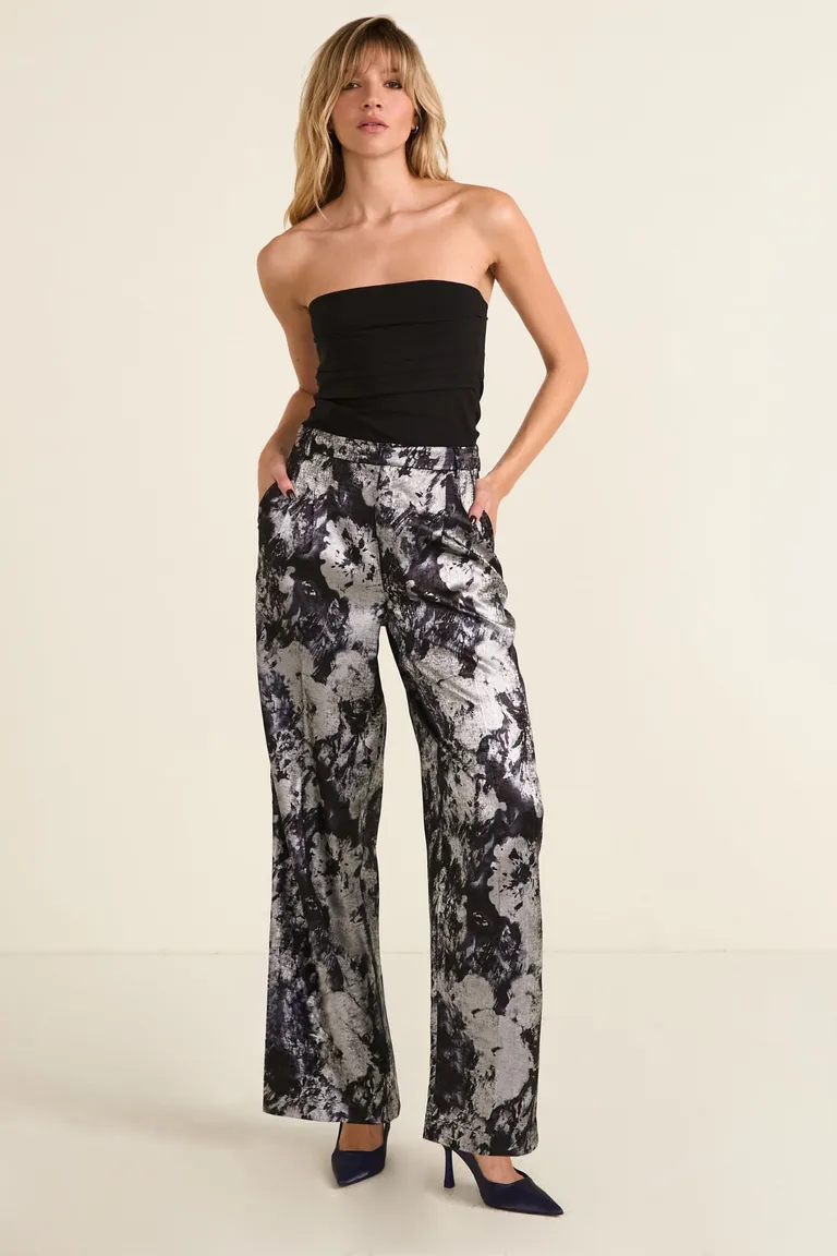 Pantalón sastrero de corte recto con pinzas frontales, cierre, presillas en cintura y bolsillos laterales funcionales de Cuesta Blanca en Pantalones para argentina