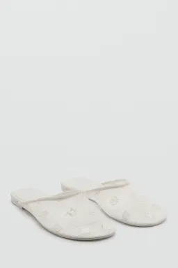 Zapatos mesh bordados de Mango en Zuecos Planos para argentina