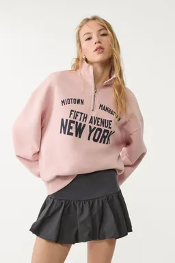 Buzo con cierre y bordados de Stradivarius en Buzos y Sweaters para argentina
