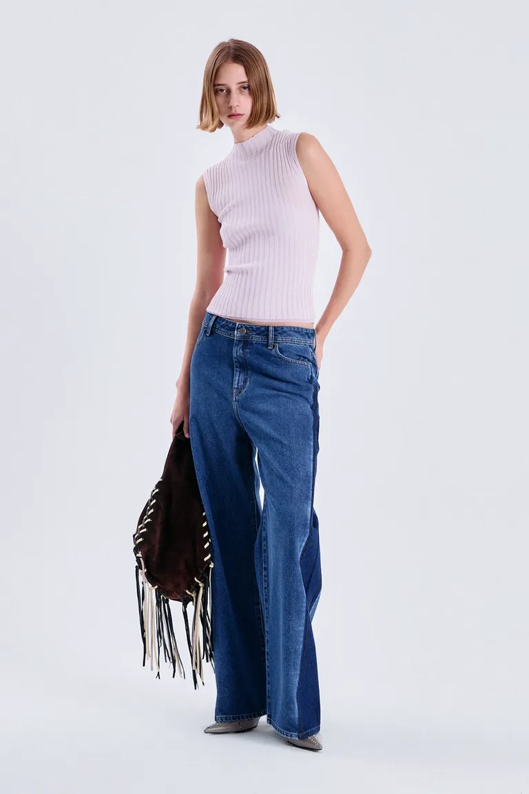 Top rosa de cuello alto y tejido rib para un look casual y femenino de Maria Cher en Tops para argentina