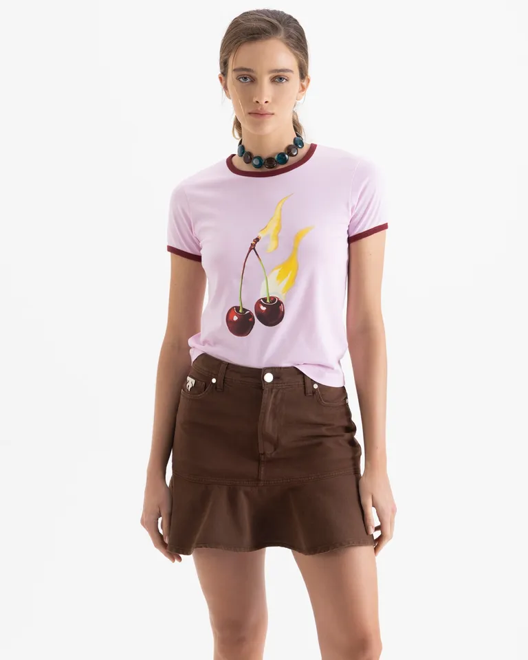 Falda corta con cinco bolsillos y detalle de volado en el ruedo de Jazmin Chebar en Faldas para argentina