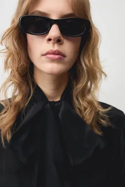Camisa satinada con lazada de Mango en Camisas para argentina