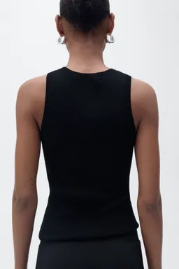 Top punto canalé de Mango en Tops para argentina
