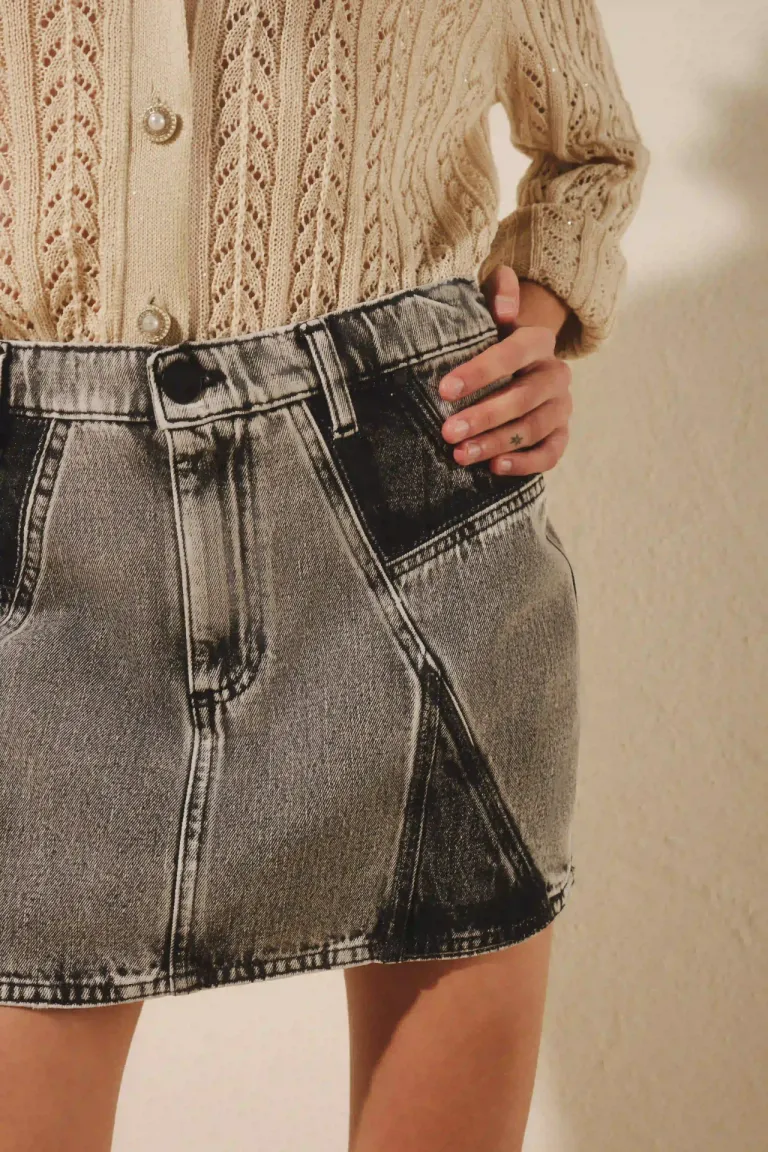 Minifalda de denim gris con recortes y lavado acid wash de Rapsodia en Faldas para argentina