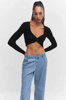 Sweater cruzado corto de Mango en Tops para argentina