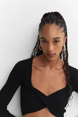 Sweater cruzado corto de Mango en Tops para argentina
