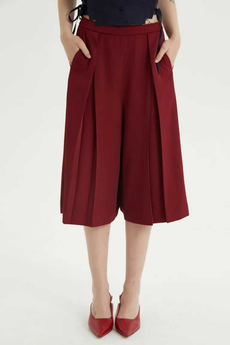 Bermuda sastrera de tiro medio con tablas frontales y pierna ancha de Las Pepas en Pantalones para argentina