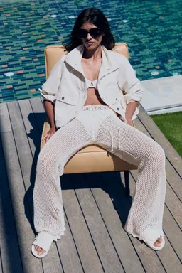 Pantalón crochet flare de Mango en Pantalones para argentina