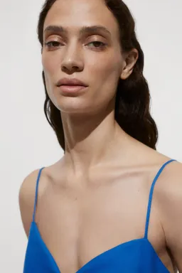 Vestido bordado escote vuelto de Mango en Vestidos para argentina