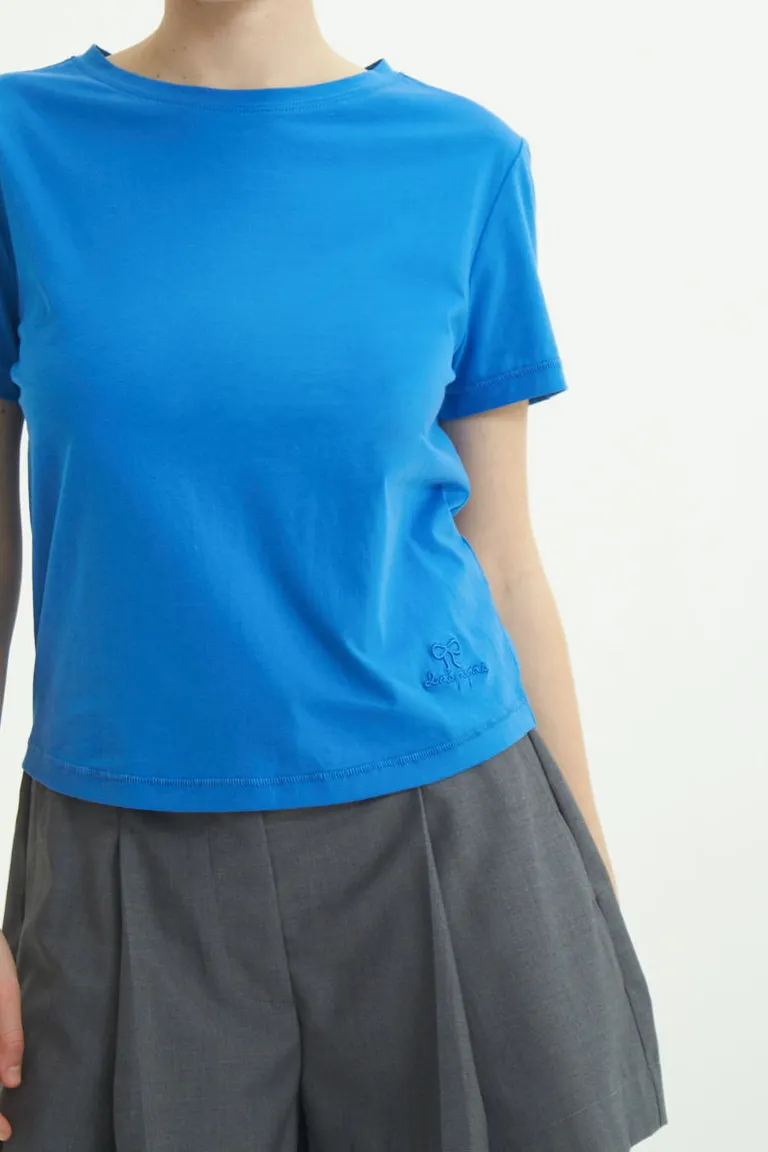 Remera básica de algodón con detalle de bordado en relieve de Las Pepas en Remeras para argentina