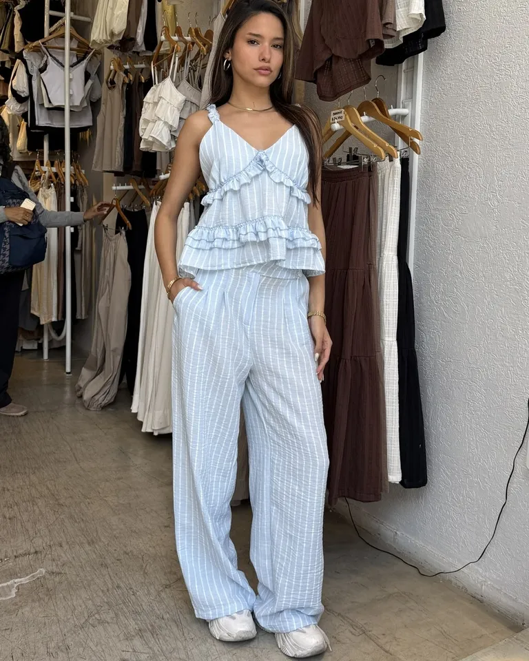 Pantalón palazzo de corte alto con pinzas y botones cruzados de Belle en Pantalones para argentina