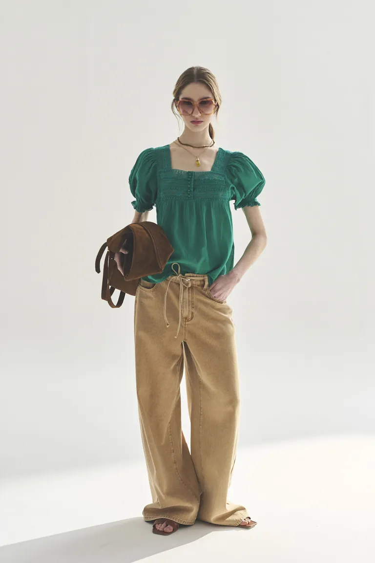 Blusa con mangas abullonadas en color verde para mujer de Akiabara en Blusas para argentina