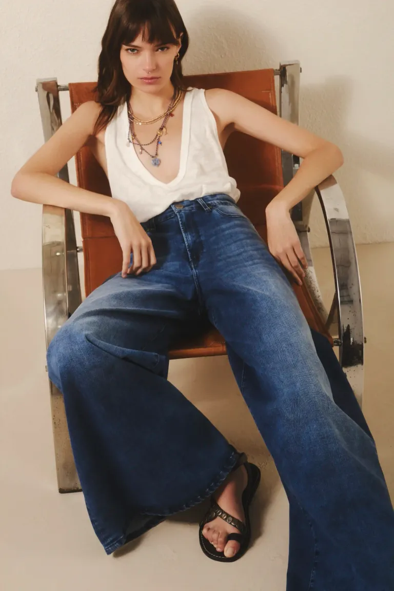 Pantalones de tiro alto y pierna palazzo en denim azul con caída fluida y ajuste perfecto de Rapsodia en Pantalones para argentina