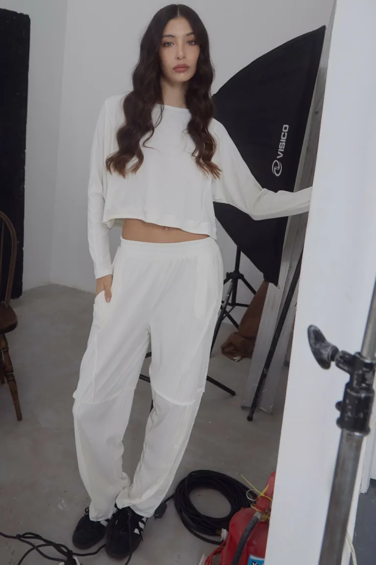 Pantalón amplio de cintura ancha con diseño elegante y versátil de Belle en Pantalones para argentina