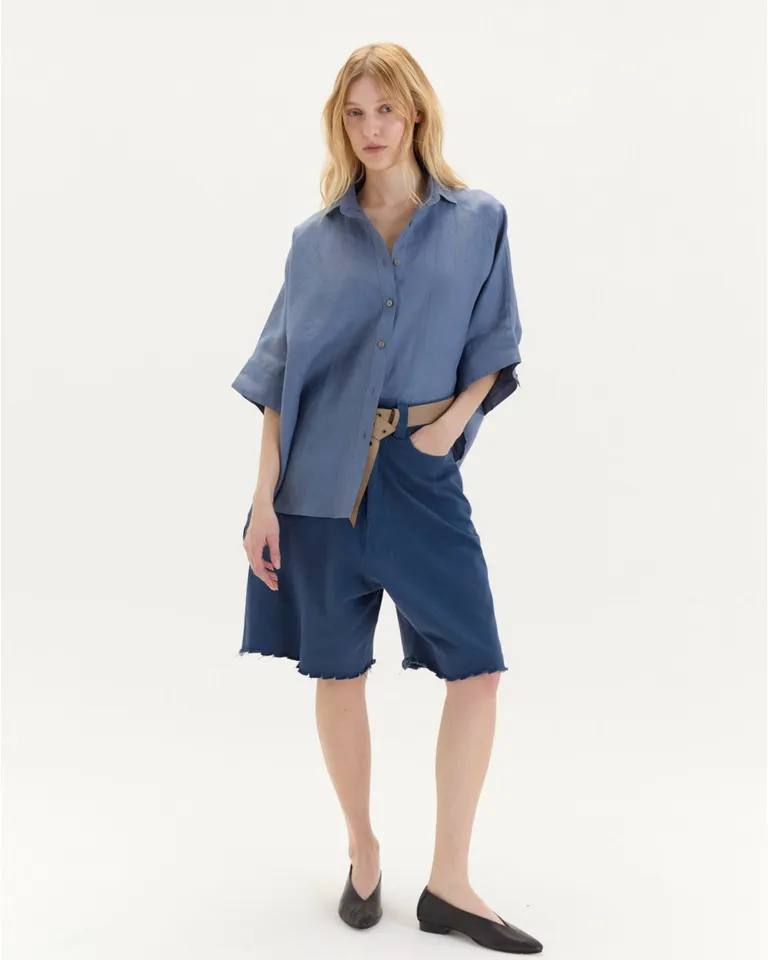 Camisa oversize de diseño clásico y corte holgado para un estilo casual y elegante de Blue Sheep en Camisas para argentina