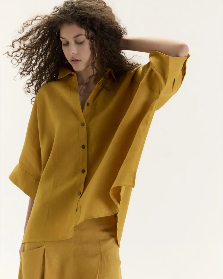 Camisa oversize de diseño clásico y corte holgado para un estilo casual y elegante de Blue Sheep en Camisas para argentina