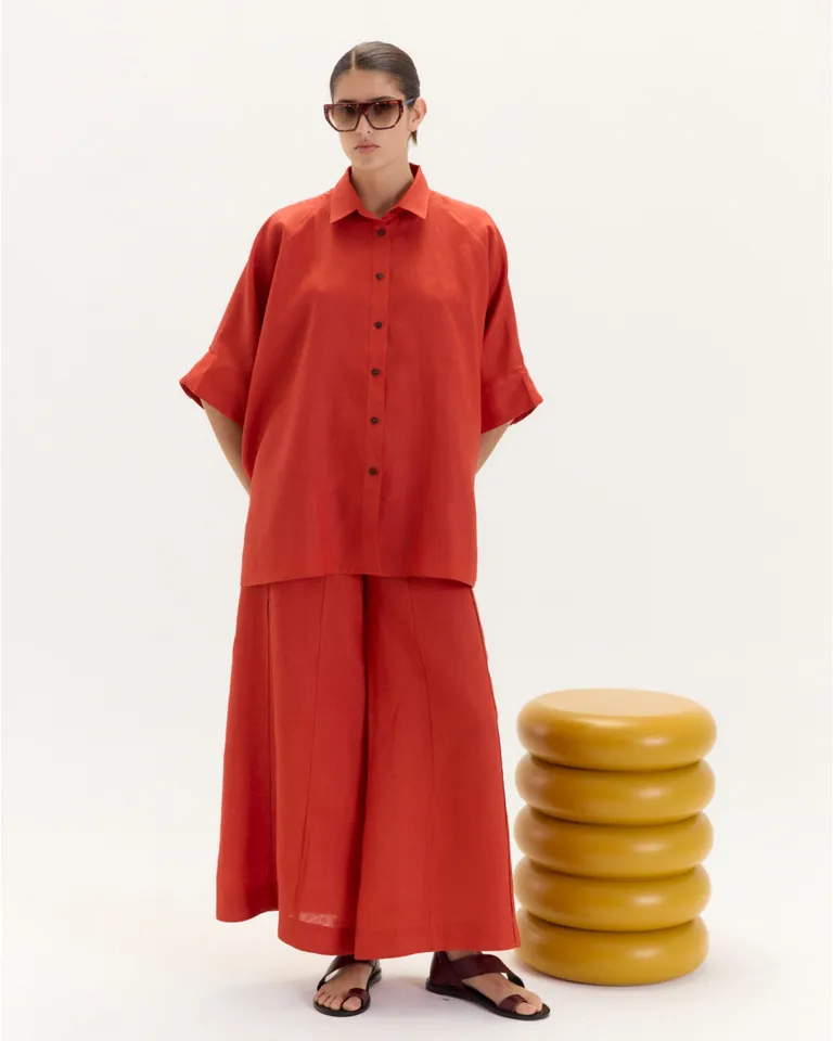 Camisa oversize de diseño clásico y corte holgado para un estilo casual y elegante de Blue Sheep en Camisas para argentina