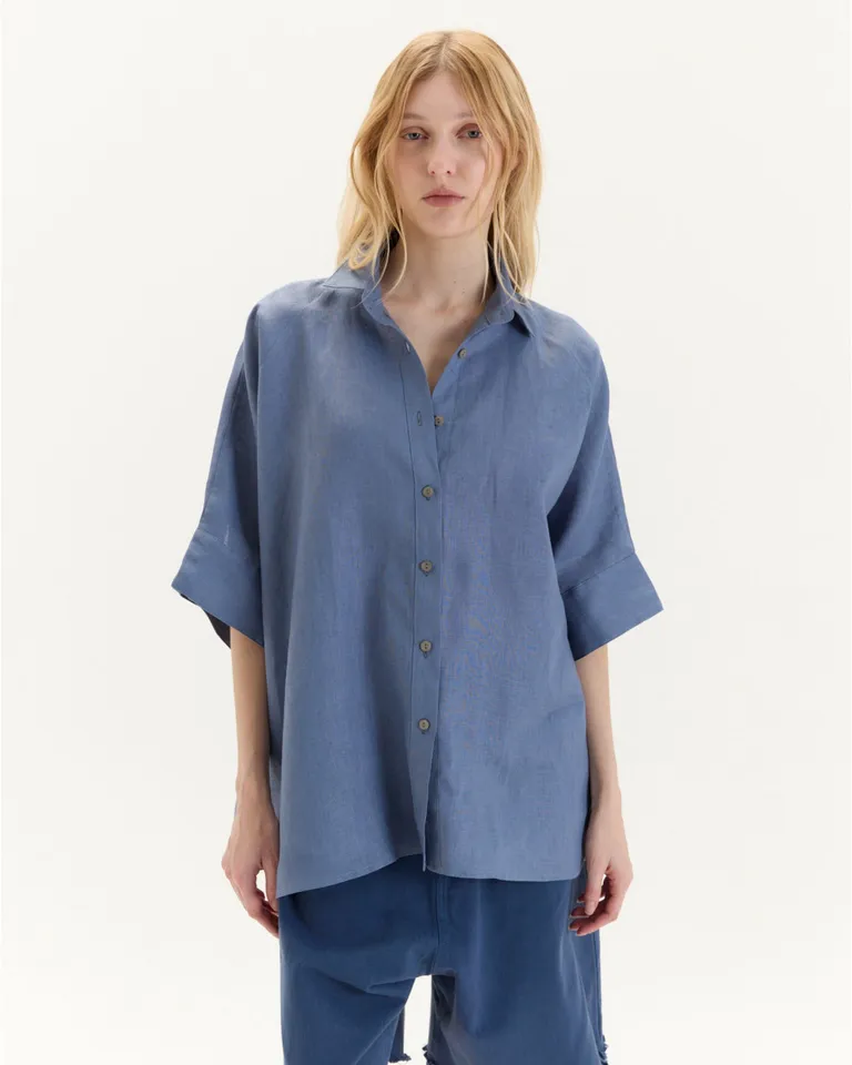 Camisa oversize de diseño clásico y corte holgado para un estilo casual y elegante de Blue Sheep en Camisas para argentina