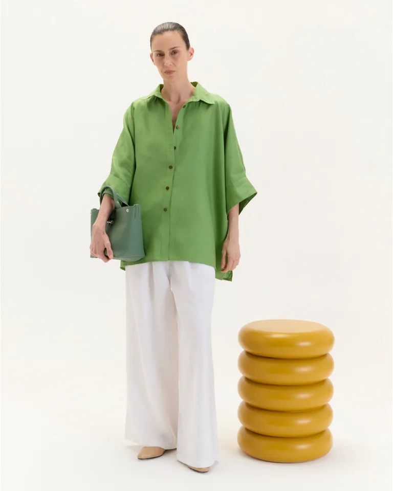 Camisa oversize de diseño clásico y corte holgado para un estilo casual y elegante de Blue Sheep en Camisas para argentina