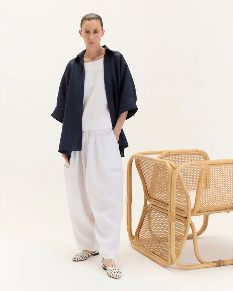 Camisa oversize de diseño clásico y corte holgado para un estilo casual y elegante de Blue Sheep en Camisas para argentina