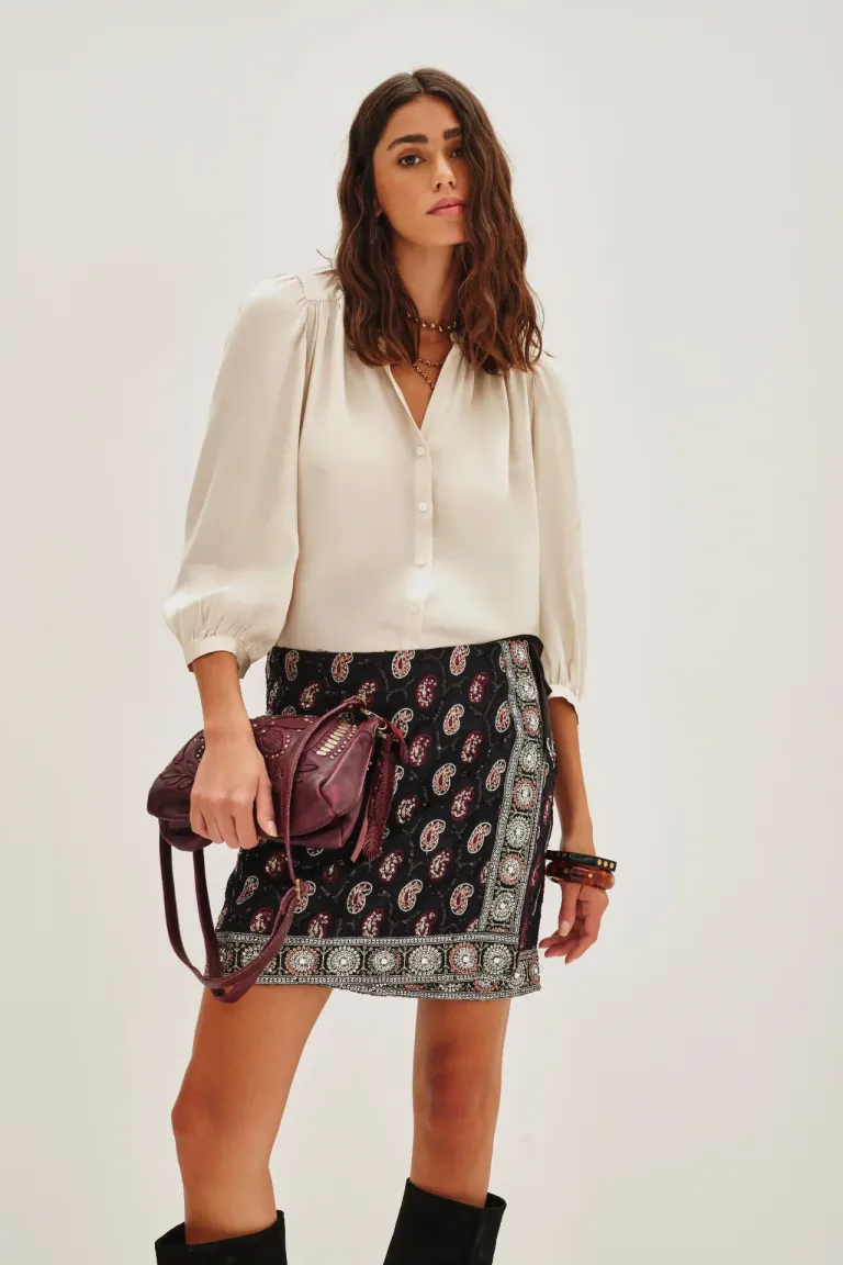 Falda corta cruzada con guardas bordadas y ajuste lateral mediante lazo de Rapsodia en Faldas para argentina