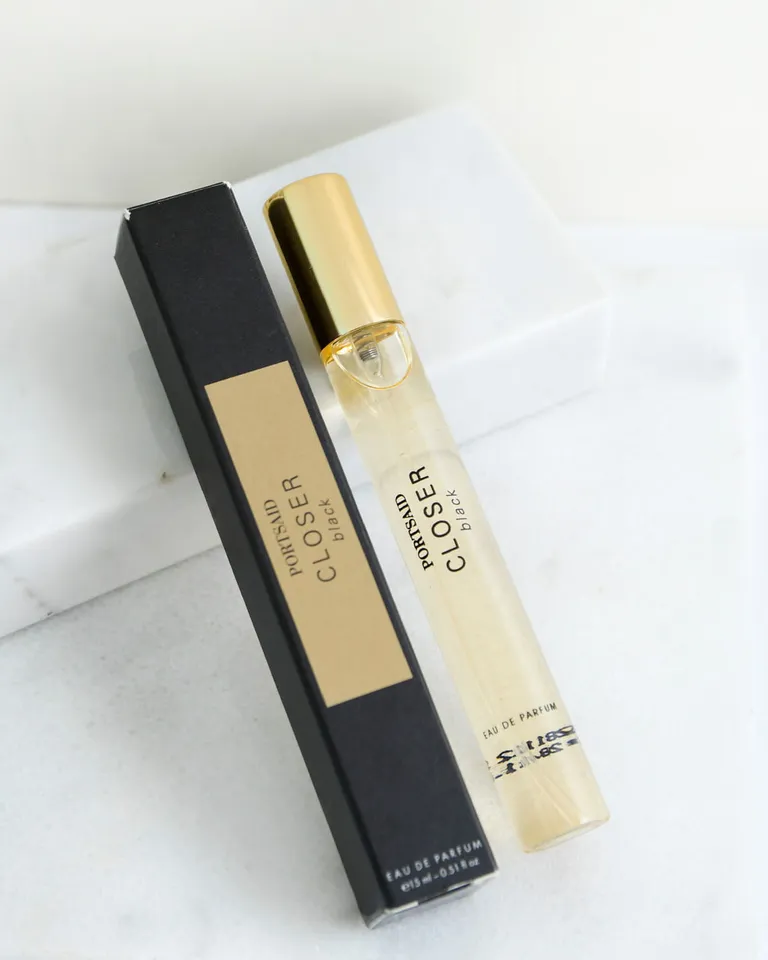 Fragancia femenina con notas de iris, violeta, sándalo y ámbar en presentación de 15 ml de Portsaid en Fragancias para argentina